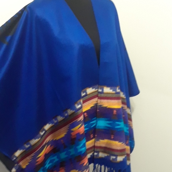 HANDMADE PONCHO/SHAWL - Picture 4 of 8